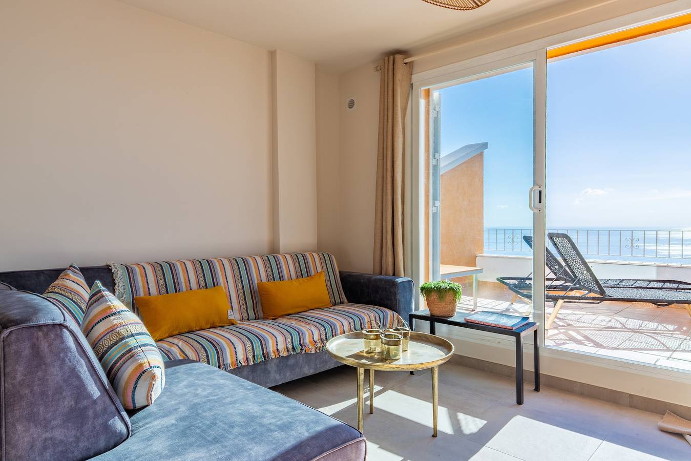 Appartement entier, Appartement 'Vistamar 96' avec vue sur la mer, Wi-Fi et climatisation in Poble Nou de Benitatxell, Costa Blanca
