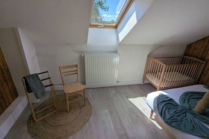 Gîte pour 10 personnes, avec jardin, animaux acceptés dans Lac de Saint-Point - 2