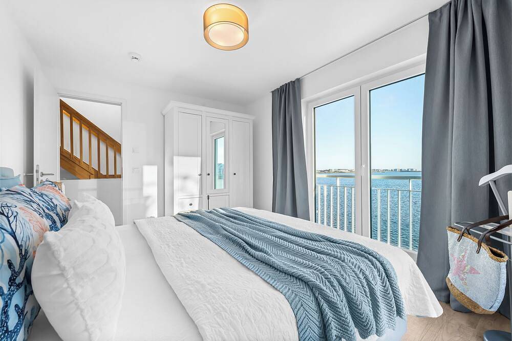 Light-flooded villa with large terrace, direct waterfront, wellness area in Olpenitz, Kappeln