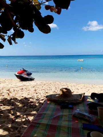 Location de vacances pour 11 personnes, avec piscine ainsi que balcon et vue dans Port-Louis Guadeloupe