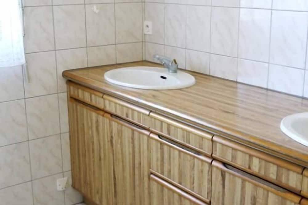 Appartement entier, Grand studio calme, lumineux, de plain pied, avec jardin près de Perros-Guirec in Lannion, Ceinture Dorée