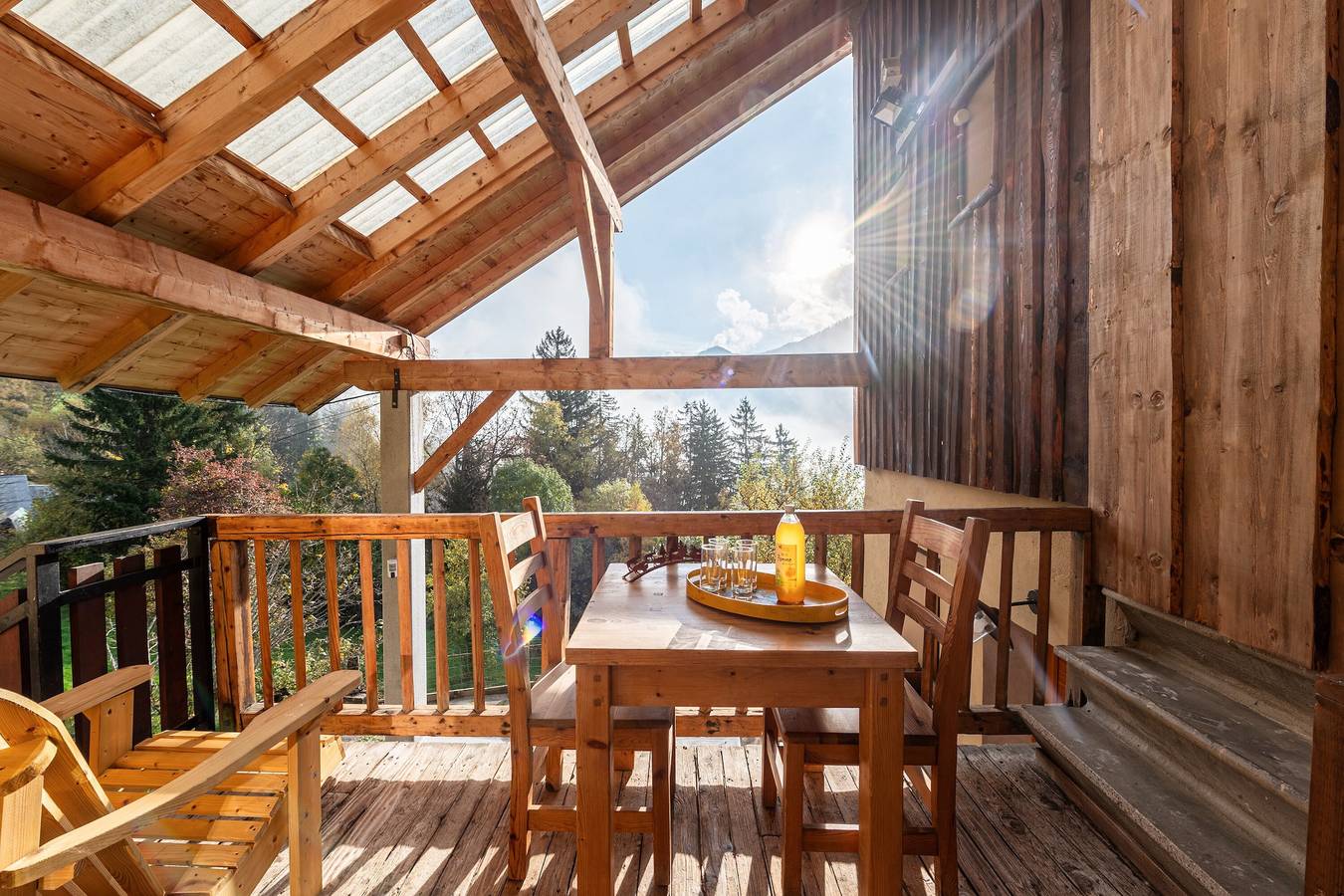 Apartamento entero, Apartamento 'Chalet La Vourze' con terraza compartida, balcón y Wi-Fi in Queige, Albertville region