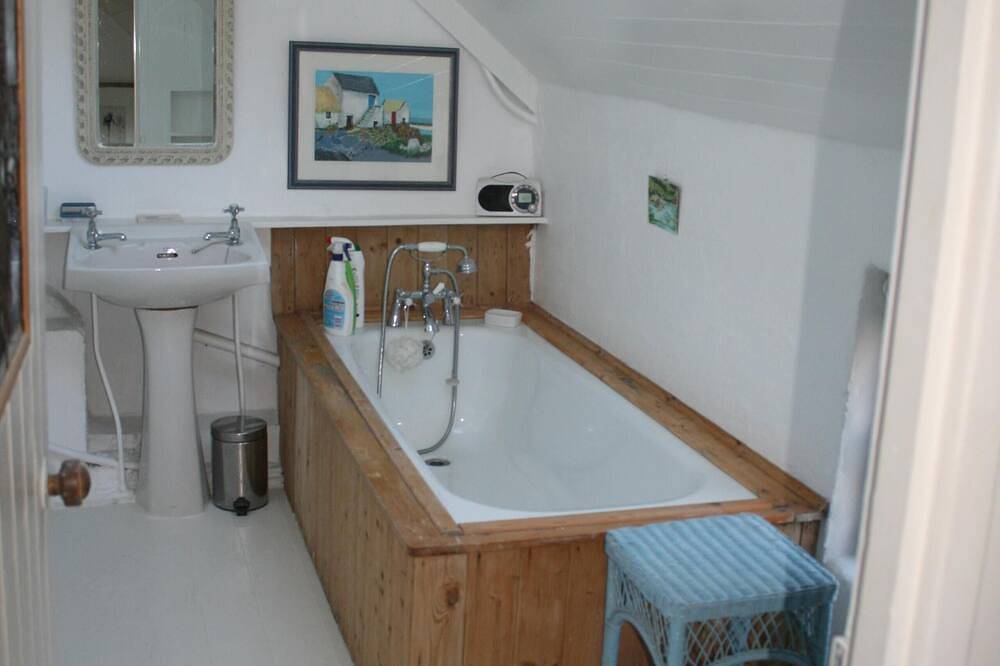 400 year old traditional West Cork farmhouse , Ireland in Skibbereen-West Cork, County Cork