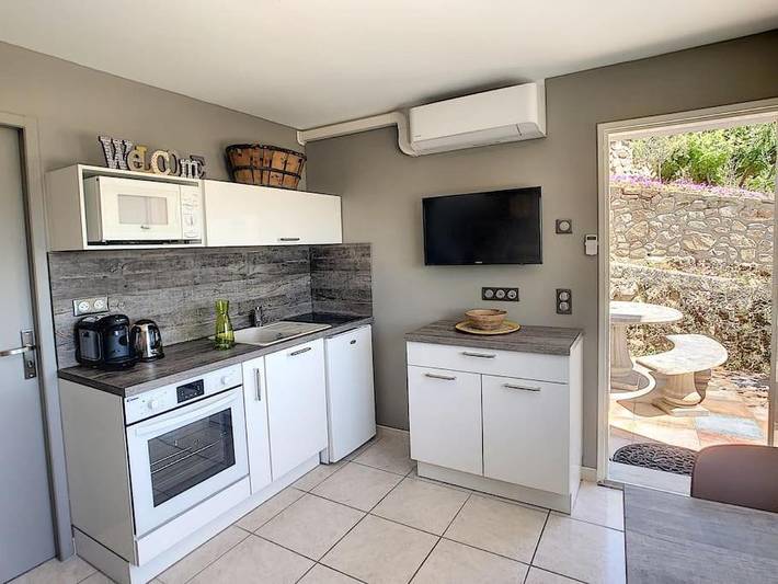 Gîte pour 3 personnes, avec vue sur le lac ainsi que terrasse et vue à Condrieu - 4