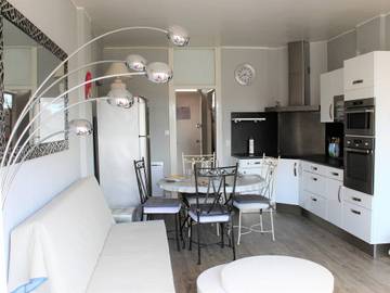 Gîte pour 4 personnes, avec terrasse dans Plage Maillol