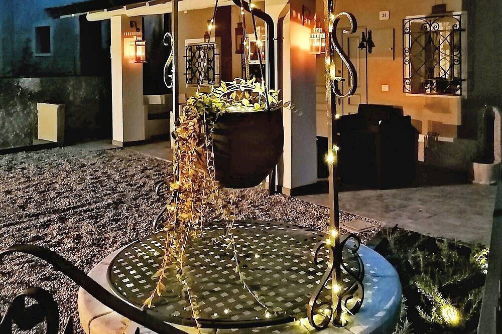 Residence at the Castle. Room in medieval village 10 minutes from Lake Garda in Monzambano, Mantua Provinz
