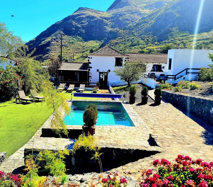 Holiday home for 3 people, with view and pool as well as garden - 1