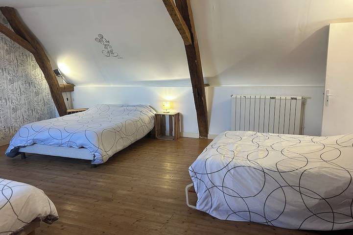 Domaine privatisé/piscine chauffée/32 Personnes/13 chambres/5 salles de bains in Montreuil-en-Touraine, Région de Tours