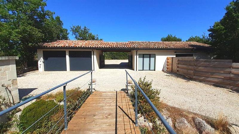 Location de vacances pour 8 personnes, avec jardin et terrasse ainsi que jacuzzi et piscine à Lalbenque - 4