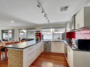 Holiday Rental for 10 People in Mandurah, Western Australia, Photo 2