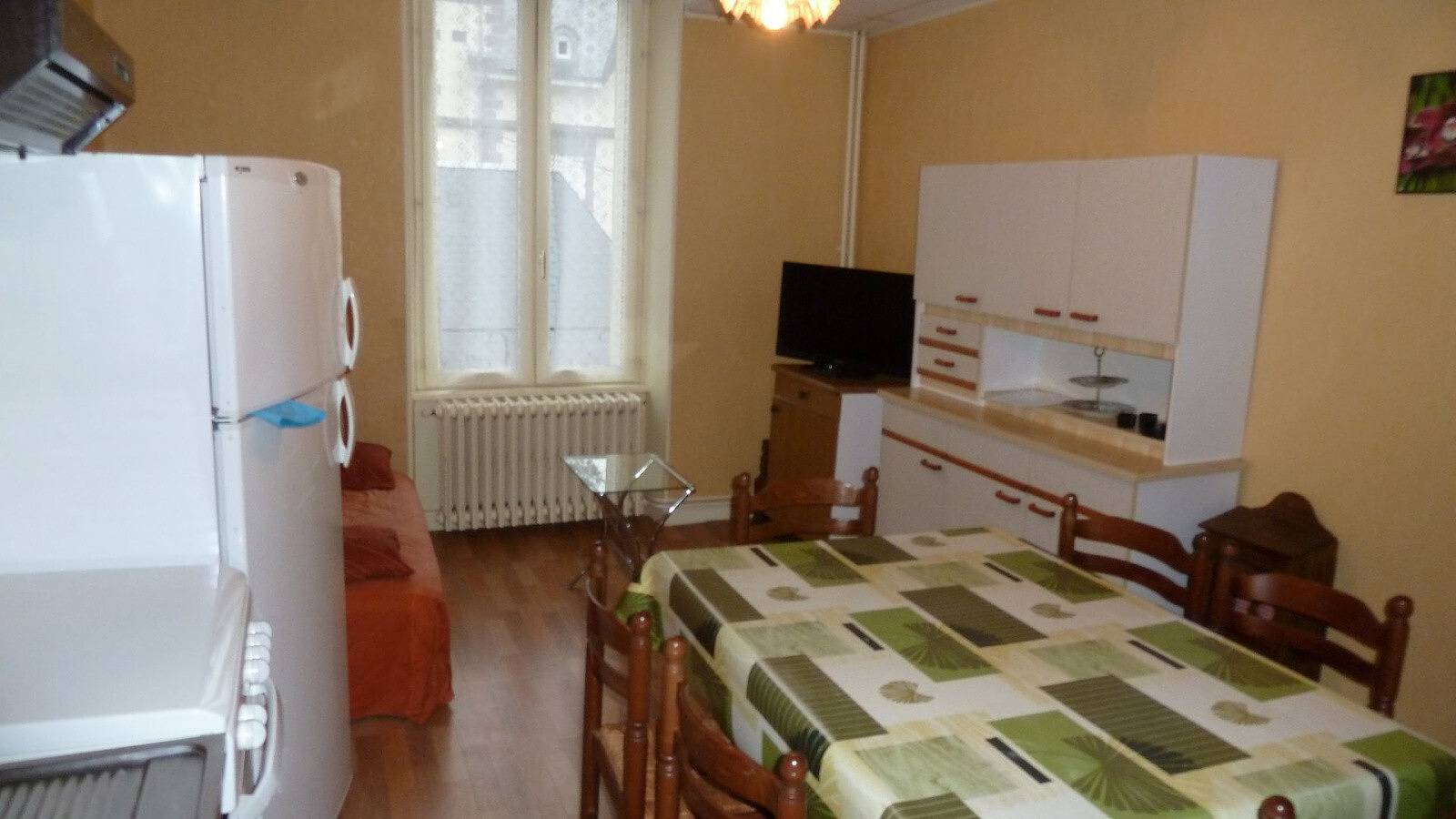 Appartement entier, Jonquilles n°4 - Villa Parisienne avec vue sur la montagne et Wi-Fi in La Bourboule, Parc naturel régional des Volcans d'Auvergne