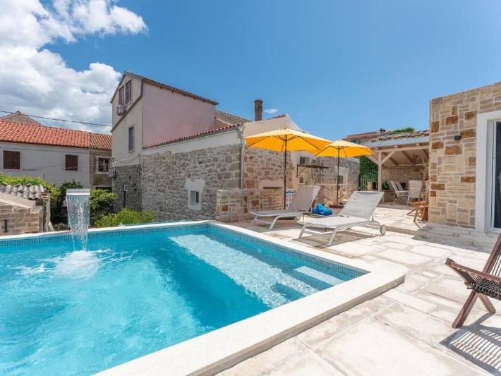 "Haus 51" direkt am Strand in Ugrinici, Tkon
