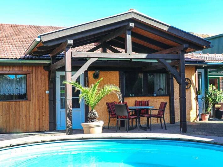 Ferienhaus für 6 Personen, mit Terrasse und Garten sowie Pool und Sauna im Spreewald