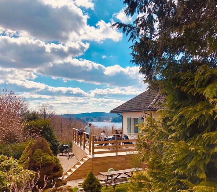 Villa pour 10 personnes, avec Jacuzzi et Terrasse ainsi que Jardin et Piscine dans Massif central