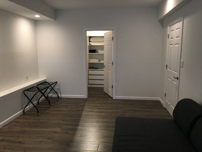 Vacation rental for 12 people, with balcony and yard as well as hot tub in Connecticut