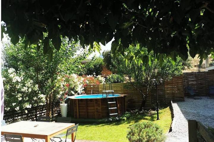 Location de vacances pour 5 personnes, avec terrasse et jardin à Moltifao