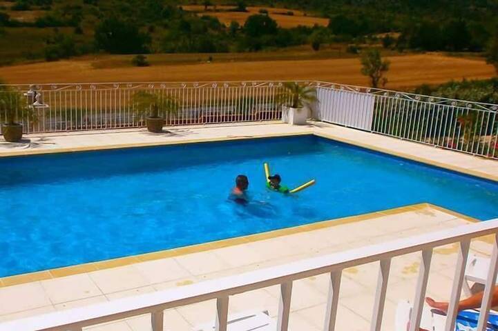 Cottage for 6 people, with pool and balcony as well as garden - 1