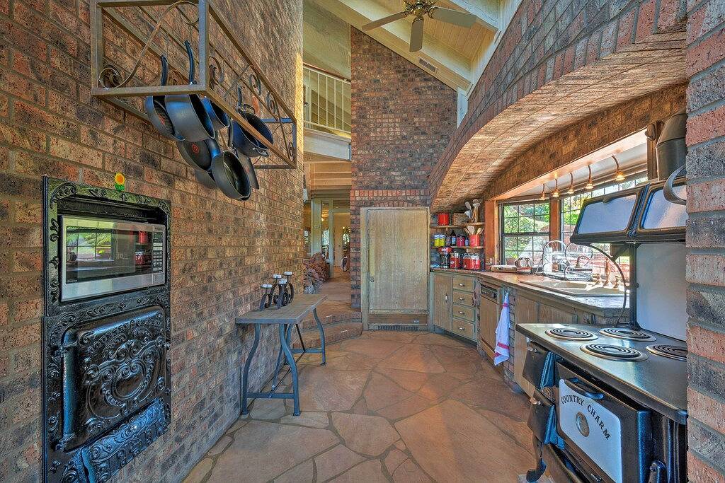 Einzigartiges Sedona Haus mit Mtn Views & Guest House! in Sedona, Oak Creek Canyon