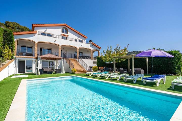 Casa rural para 11 personas, con Balcón y Terraza además de Jardín y Piscina en Santa Susana - 2