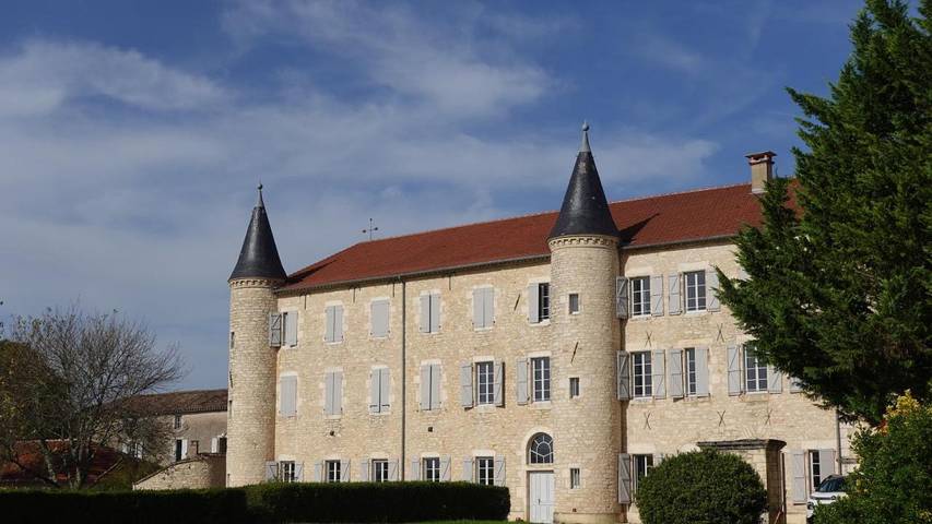 Hôtel pour 2 personnes, avec vue et jardin, animaux acceptés à Vaylats - 2