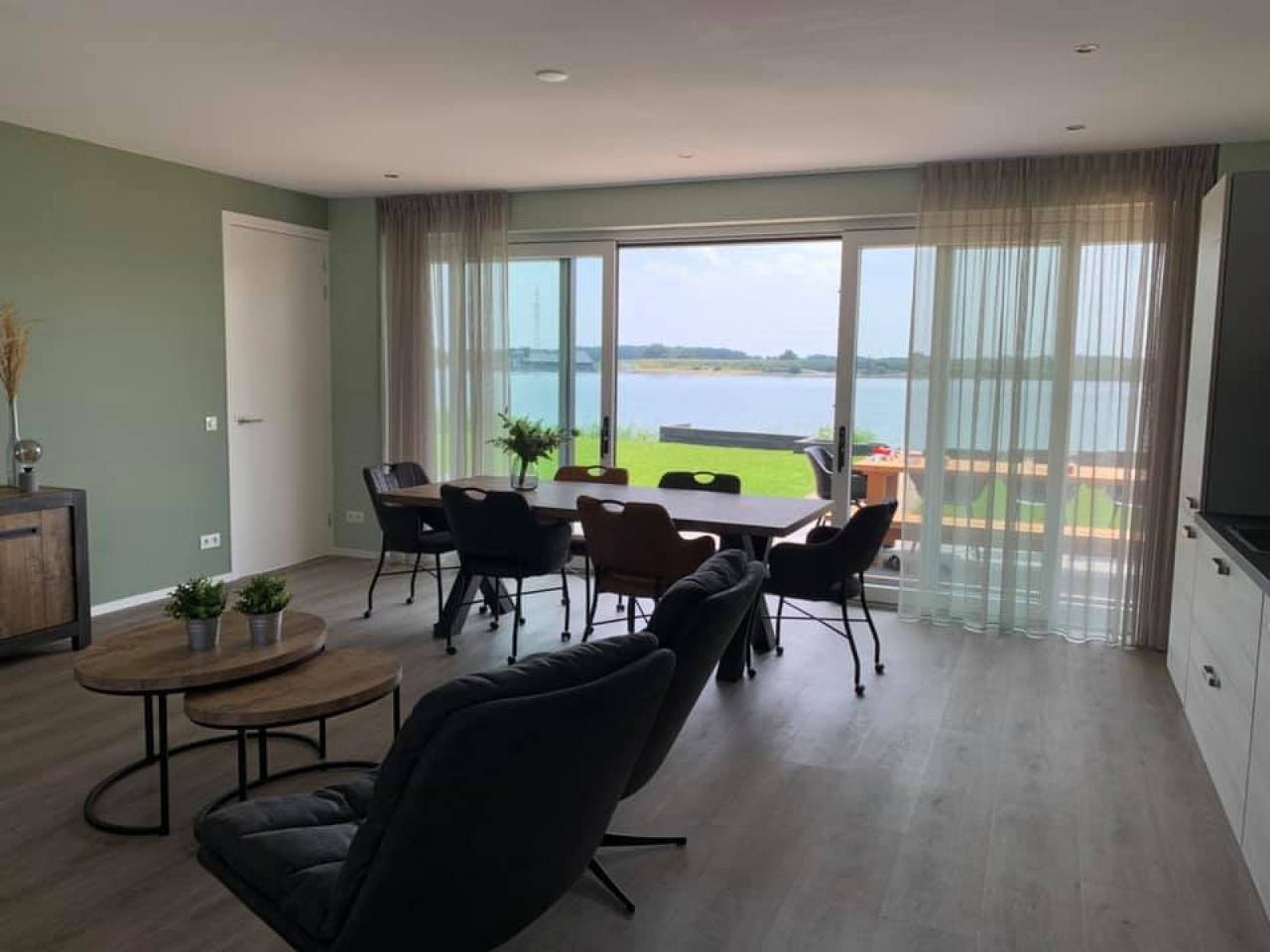 Luxuriöses Ferienhaus für 6 Personen mit Boot und freiem Blick aufs Wasser in Hoogeveen in Hoogeveen, Drenthe