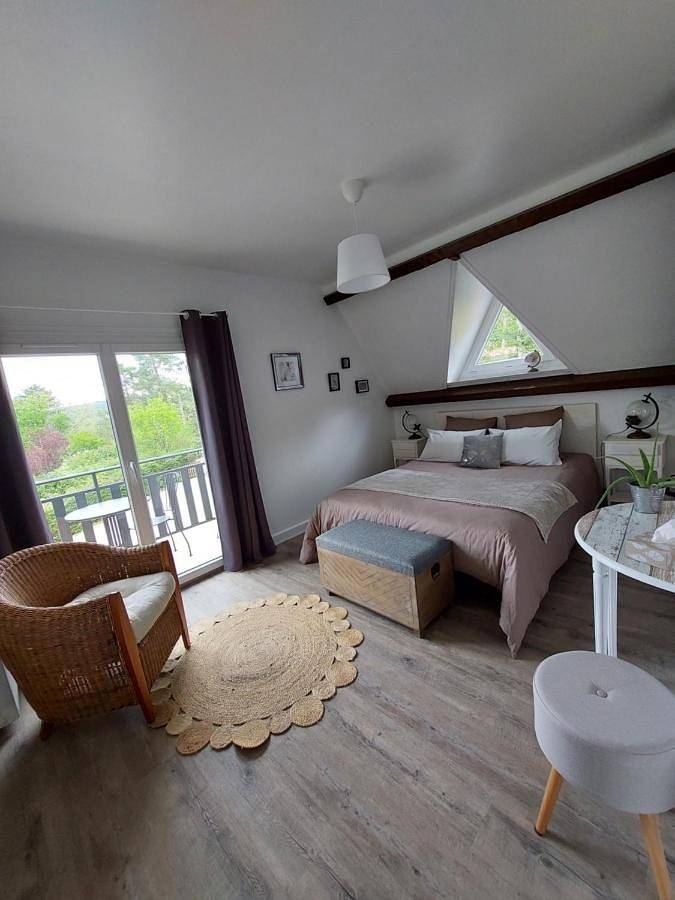 Chambre d’hôte pour 2 personnes, avec Terrasse et Jardin ainsi que Piscine et Vue