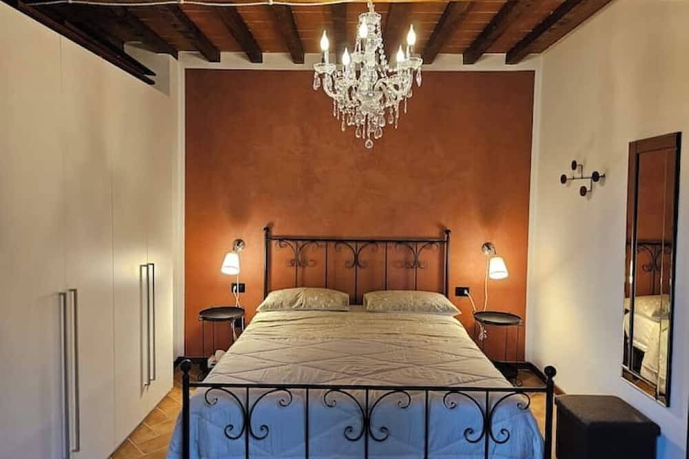 Ganze Wohnung, \"Tuscany Hill\" with swimming pool between San Gimignano and Volterra. in San Vivaldo, Florenz Provinz