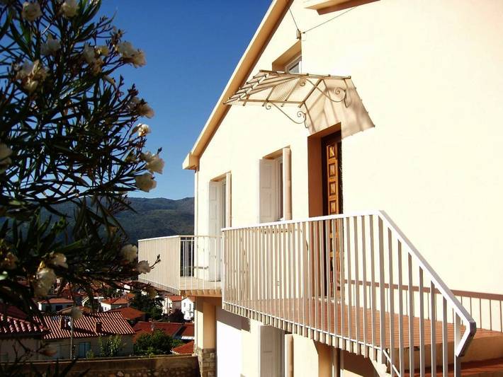 Location de vacances pour 9 personnes, avec jardin et vue, animaux acceptés à Prades - 4