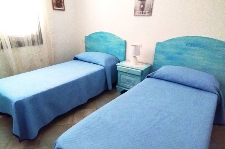 Gîte pour 6 personnes, avec jardin à Cala Liberotto - 2