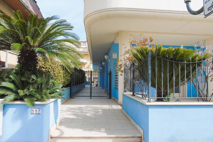 Ganze Wohnung, Ferienwohnung für 5 Personen mit Balkon/Terrasse in Alba Adriatica, Adriaküste Abruzzen