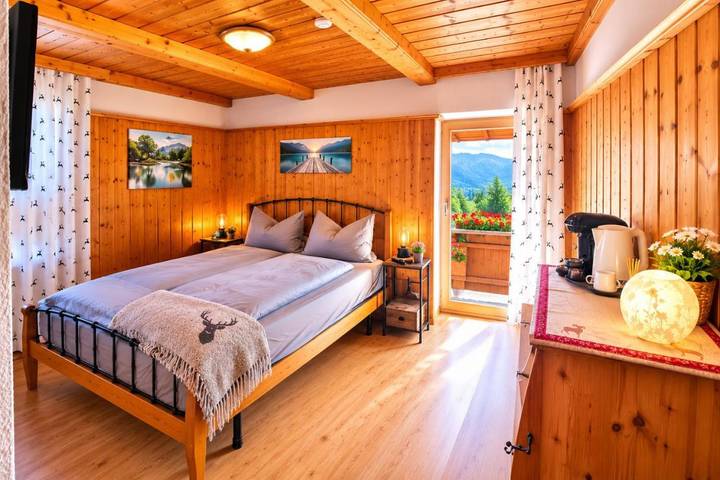 Bnb für 4 Personen, mit Balkon und Terrasse sowie Ausblick im Salzkammergut
