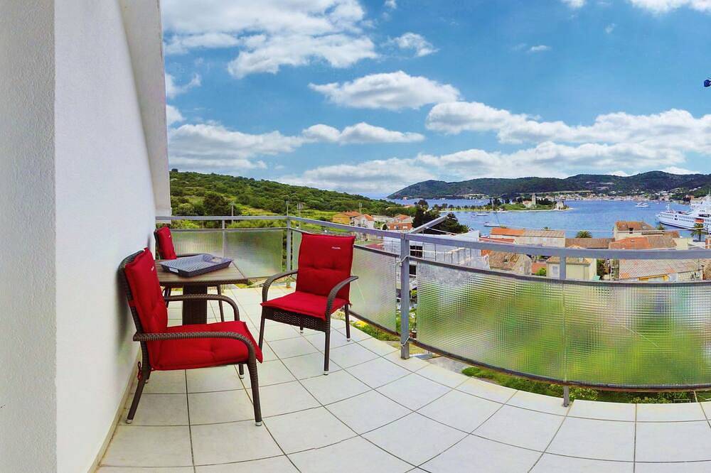 Ganze Wohnung, 1-Zimmer-Ferienwohnung mit Balkon und Meerblick Vis (A-2428-c) in Vis Stadt, Vis