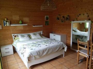 Gîte pour 2 personnes, avec jardin ainsi que piscine et vue à Yvrac