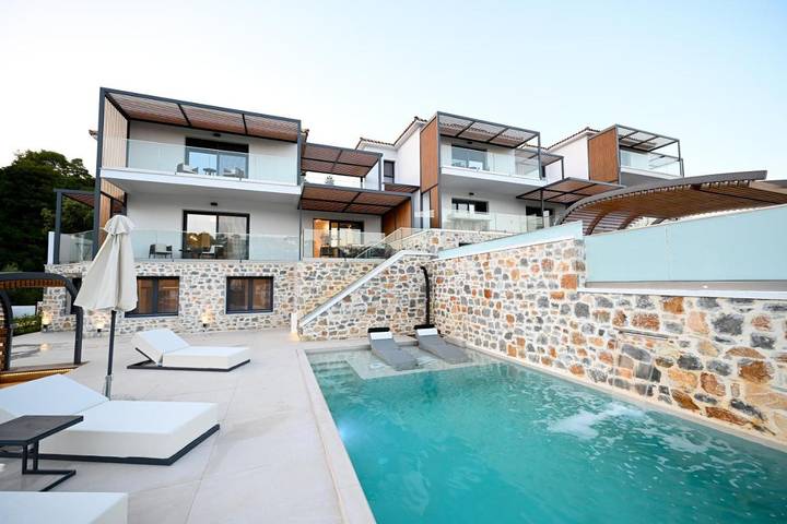 Villa voor 8 personen, with balkon and zwembad as well as uitzicht op Skiathos