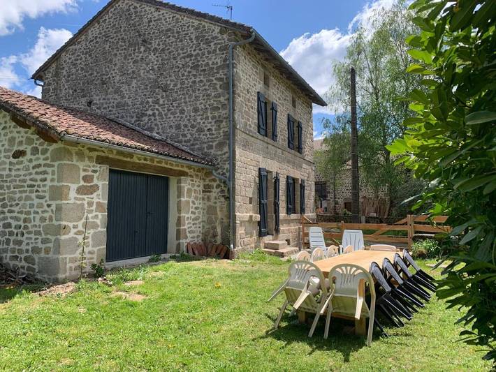 Location de vacances pour 8 personnes, avec Terrasse ainsi que Jardin et Vue à Compreignac - 2