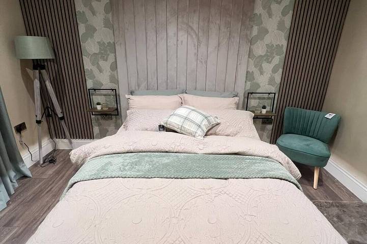 Modernized detached 2 bedroom Guest house. in Preston, Lancashire