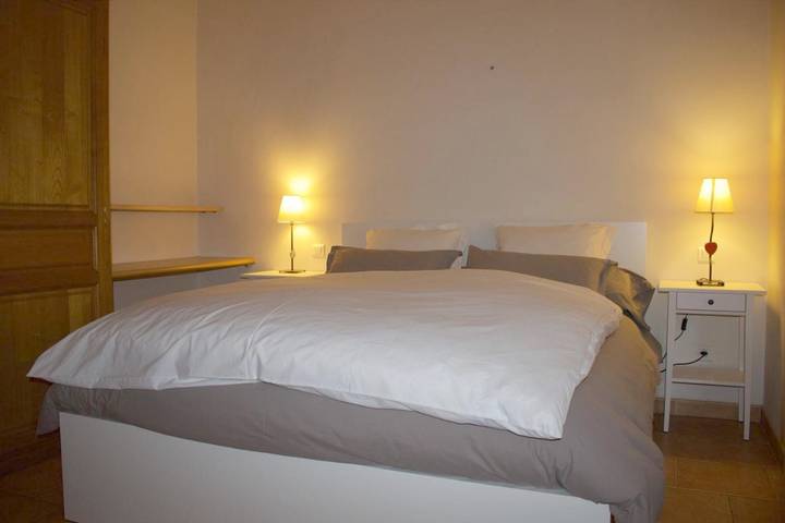 Location de vacances pour 2 personnes, avec piscine ainsi que vue et jardin à Banne - 2