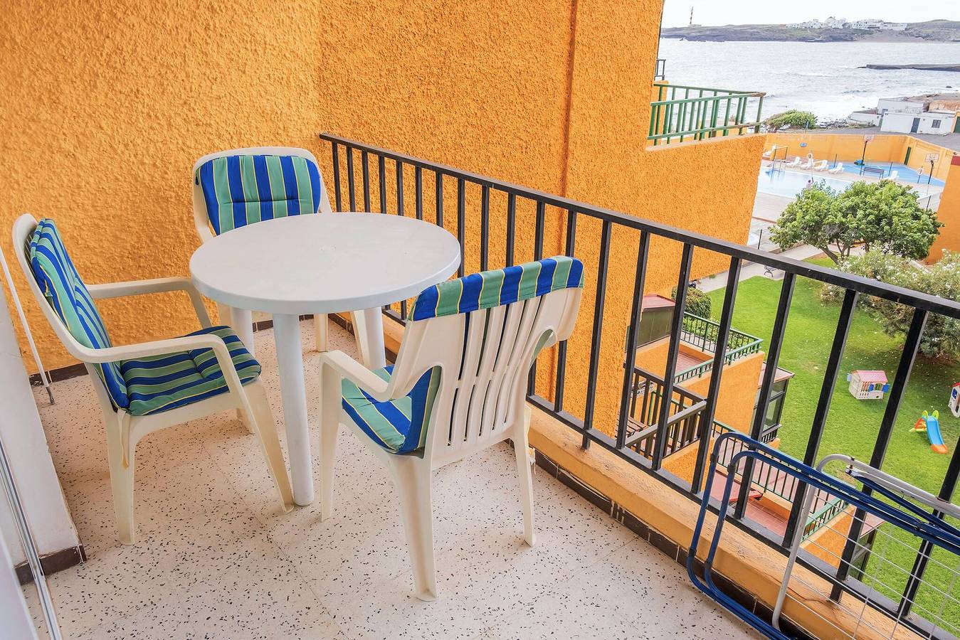 Entire apartment, Holiday apartment for 4 people with balcony in Porís de Abona, South Tenerife