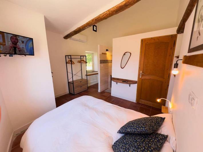 Maison d’hôte pour 3 personnes, avec piscine et jardin ainsi que vue et terrasse, animaux acceptés à Le Castellet - 4