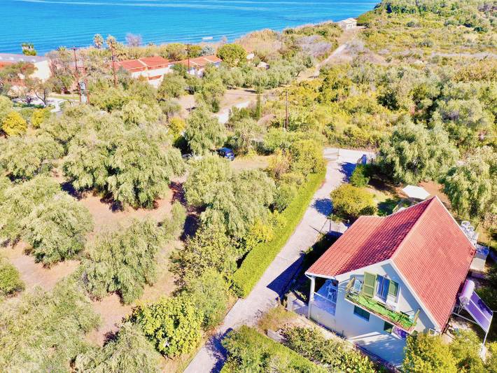 Villa for 7 people, with garden and balcony in Corfu