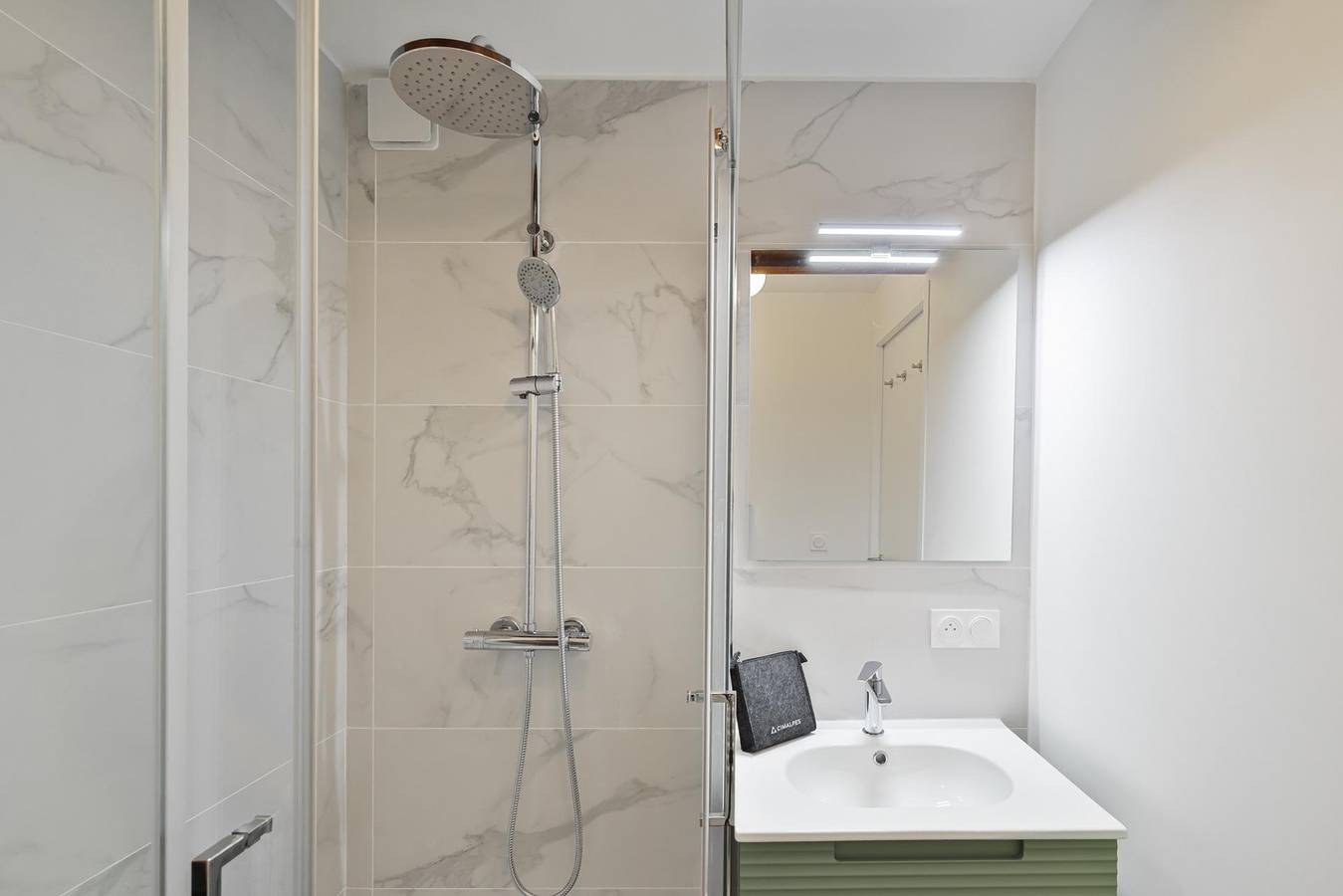 Ganze Wohnung, Résidence Violaine - 4-Zimmer-Holzhütte für 8 Personen (Le Galibier) in Le Monêtier-les-Bains, Serre Chevalier