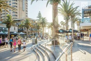 Holiday Apartment for 7 People in Glenelg Beach, South Australia, Photo 1