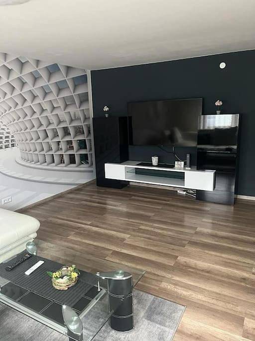 Ganze Wohnung, Monteurwohnung & Business Apartment mit Balkon & Parkplatz in Metzingen Outlet in Metzingen, Neckar-Alb