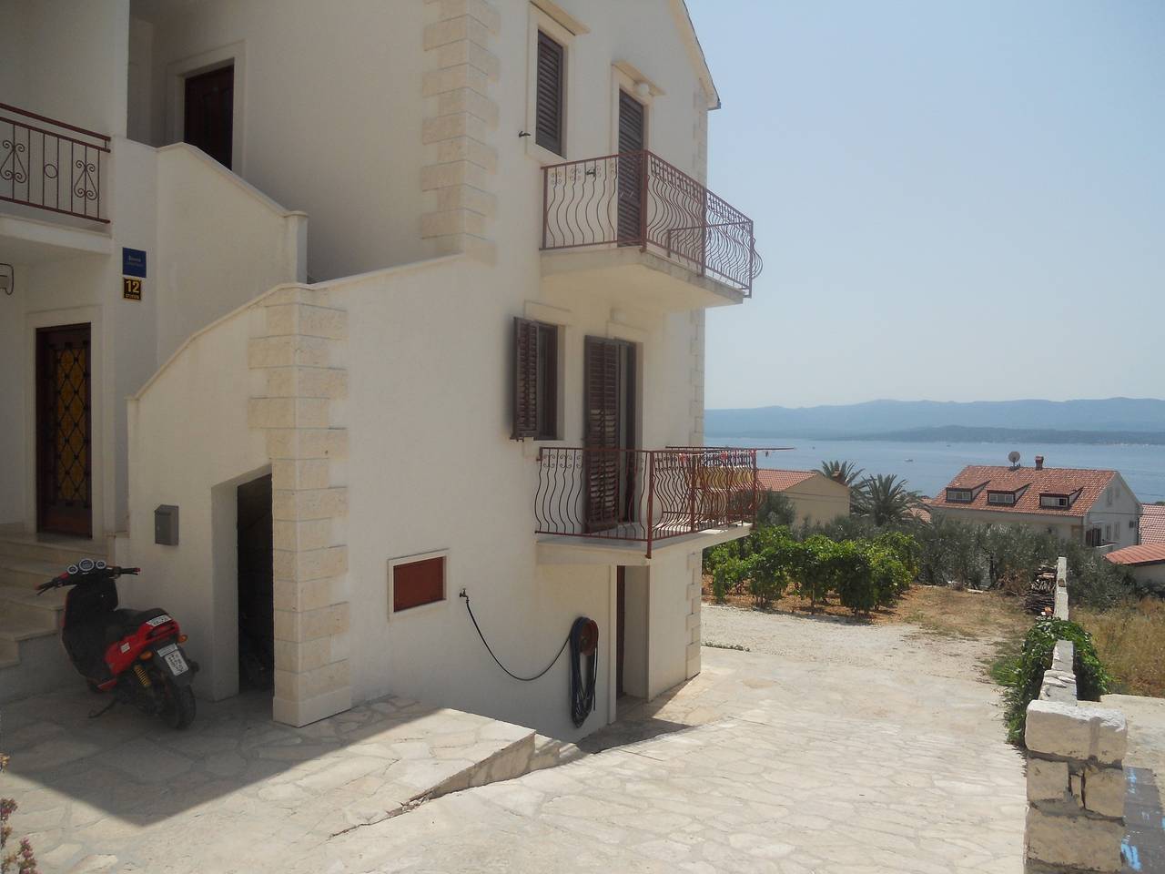 Ganze Wohnung, 1-Zimmer-Ferienwohnung mit Balkon und Meerblick Bol, Brac A-2890-a in Bol Insel Brac, Bol