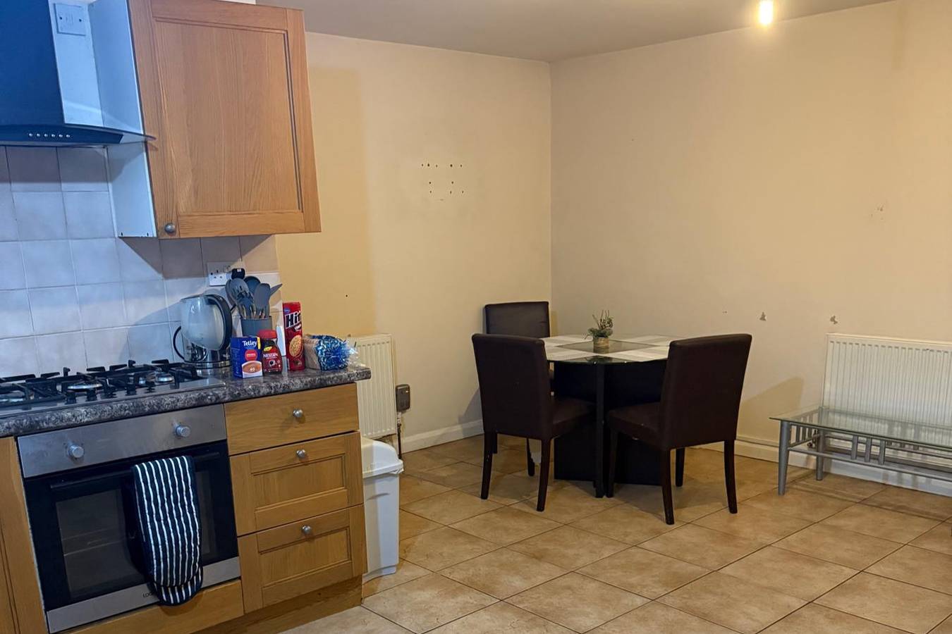 Apartamento vacacional entero, Apartamento de vacaciones para 4 personas con terraza in Municipio de Hounslow, Londres