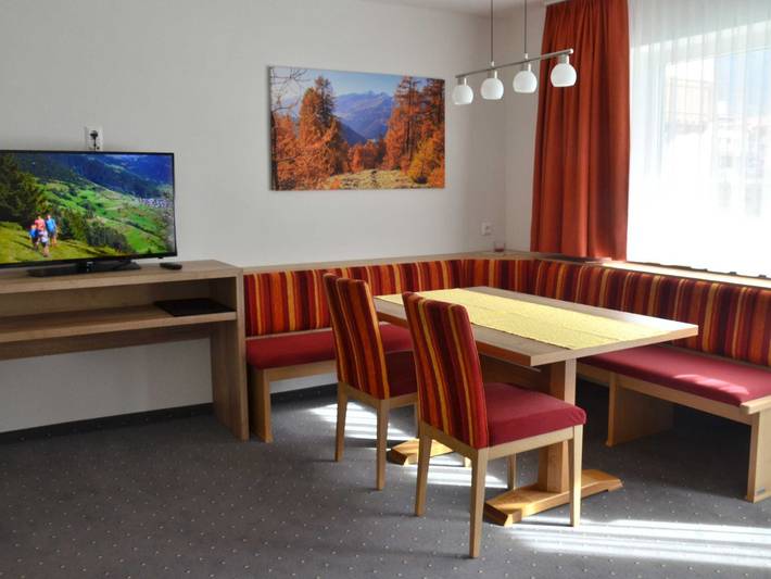 Ferienwohnung für 4 Personen, mit Balkon und Ausblick in Nauders - 3
