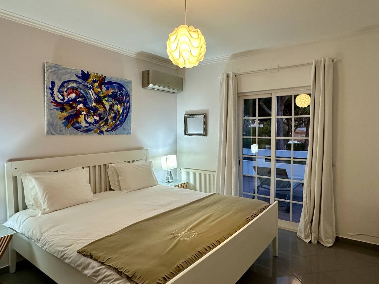 Spacious 6-bedroom villa in Quarteira with garden and pool in Quarteira, Faro District