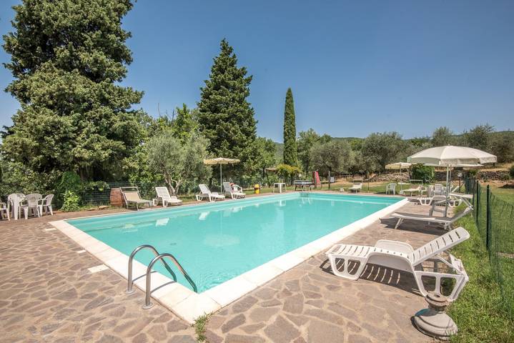 Appartamento per vacanze 'Trilocale Carlotta' con piscina, giardino e Wi-Fi in Castiglion Fibocchi, Valdarno