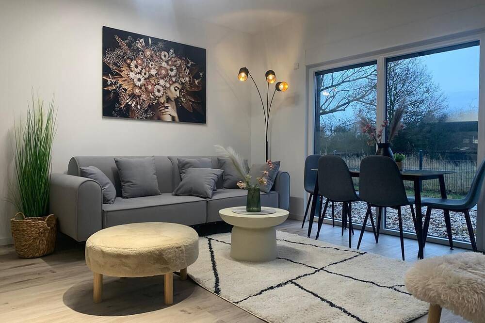Haus 2: 8 hochwertige Ferienhäuser mit privater Sauna & Jacuzzi am Süßen See in Seegebiet Mansfelder Land, Saale-Unstrut