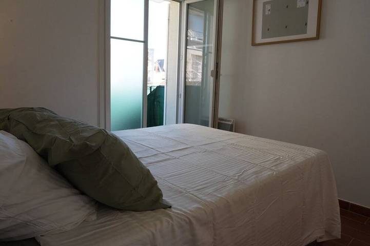 Appartement entier, Serene 1-bedroom apartment in charming Poissy perfect for relaxing stay in Poissy, Yvelines
